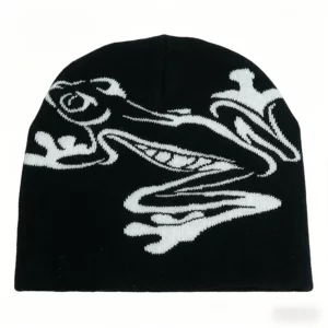 Bonnet noir en maille avec motif jacquard de grenouille blanche, montré à plat